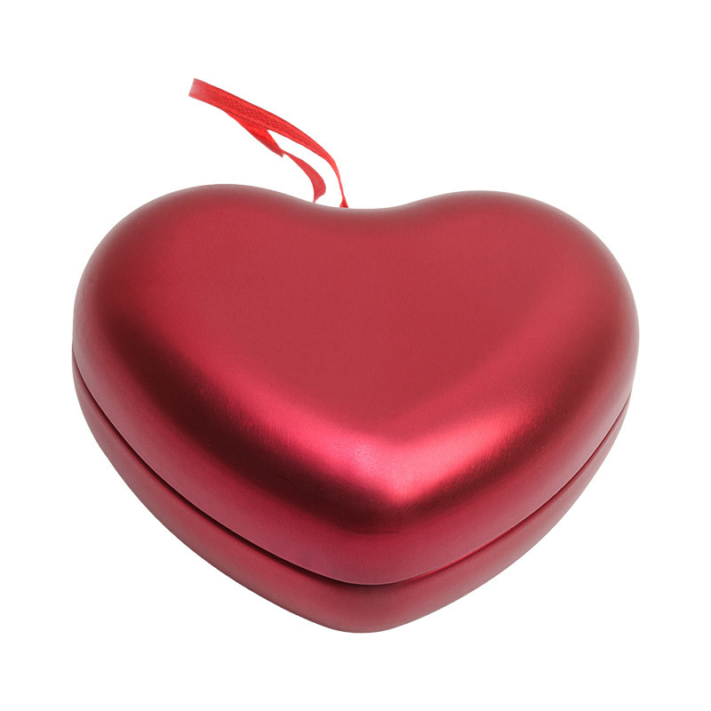 Petite boîte cœur métallique : Boîte métallique en forme de cœur, pratique, élégante et apte au contact alimentaire. L'accessoire parfait pour magnifier votre vitrine !