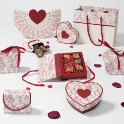 Pochon "Chambord" Photo numéro 5 : Un pochon "Chambord" original et raffiné pour sublimer vos chocolats et gourmandises. Parfait pour la Saint-Valentin, les mariages et cadeaux élégants.