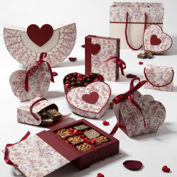 Balançoire "Chambord" Photo numéro 4 : Coffret Balançoire Chambord : 14 cases façon calendrier de l’amour. Un emballage unique et élégant pour séduire vos clients avant la Saint-Valentin.