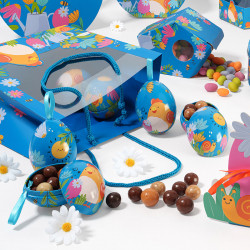 Petits Œufs Métalliques "Alphonse et Ernestine" Photo numéro 4 : Les revoilà habillés aux couleurs de collection "Alphonse et Ernestine", nos petits œufs métalliques ! Ils s'apprêtent ainsi à sauter dans tous les paniers de Pâques.