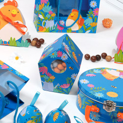 Cabane "Alphonse et Ernestine" Photo numéro 4 : Cabane en packaging original pour mettre en valeur vos créations chocolatées et pâtissières à Pâques. Design ludique et attractif pour les enfants.