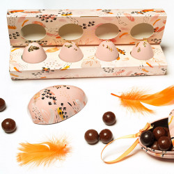 Coquetterie "Symphonie" Photo numéro 3 : Boîte Coquetterie "Symphonie" avec emplacements pour 5 œufs. Présentation pratique et soignée pour boutiques et chocolats de Pâques.
