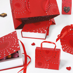 Mini sac "Sortilège" Photo numéro 4 : Ajoutez une touche de magie à votre Saint-Valentin avec notre mini sac "Sortilège". Parfait pour emballer des chocolats, ce design enchanteur fera fondre les cœurs.