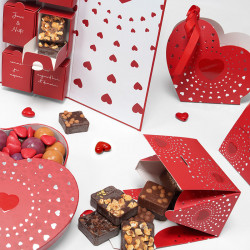 Mini sac "Sortilège" Photo numéro 3 : Ajoutez une touche de magie à votre Saint-Valentin avec notre mini sac "Sortilège". Parfait pour emballer des chocolats, ce design enchanteur fera fondre les cœurs.