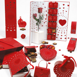 Coffret Rose "Sortilège" Photo numéro 3 : Coffret "Sortilège" aimanté avec 12 petites boîtes et compartiment pour rose ou chocolat. Un packaging envoûtant pour séduire vos clients à la Saint-Valentin.