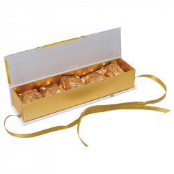 Plumier "Apogée" Photo numéro 2 : Plumier "Apogée" pour marrons glacés, intérieur apte au contact alimentaire, livré monté avec ruban à nouer, pour une présentation élégante et raffinée.