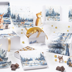 Ballotin Ruban "Matin d'Hiver" Photo numéro 3 : Magnifique ballotin illustré au design "Matin d'Hiver" avec des animaux sauvages dans un décor hivernal, aux couleurs douces et au design soigné.