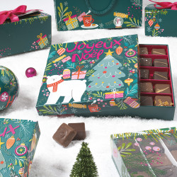 Molière "Funky" Photo numéro 2 : Boîte Molière Funky pour chocolats, intérieur fuchsia et design groovy coloré, avec faux-fond et séparateur, pour une présentation festive et ultra dynamique.