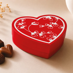 Boîte Cœur "Coup de Foudre" Photo numéro 4 : Élégante boîte en forme de cœur au design "Coup de Foudre", idéale pour présenter vos créations chocolatées lors de la Saint-Valentin ou d’occasions spéciales.