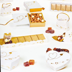 Semainier "J'adore" Photo numéro 2 : Le Semainier de la collection "J'adore" est un coffret composé de 7 cases à ouvrir pour célébrer la fête des amoureux. Packaging de luxe, ludique et petit prix.