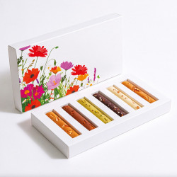 Anémone "Prairie" Photo numéro 2 : Packaging de la collection "Prairie" avec 6 espaces de rangement pour petits œufs, bonbons de chocolat, pâtes de fruits, pralines sphères ou barres de chocolat.