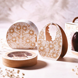 Romane "Florilège" Photo numéro 5 : Boîte Romane "Florilège" qui s'ouvre en 2 de manière originale pour laisser apparaître 3 œufs et un compartiment pour la friture ou autres chocolats.