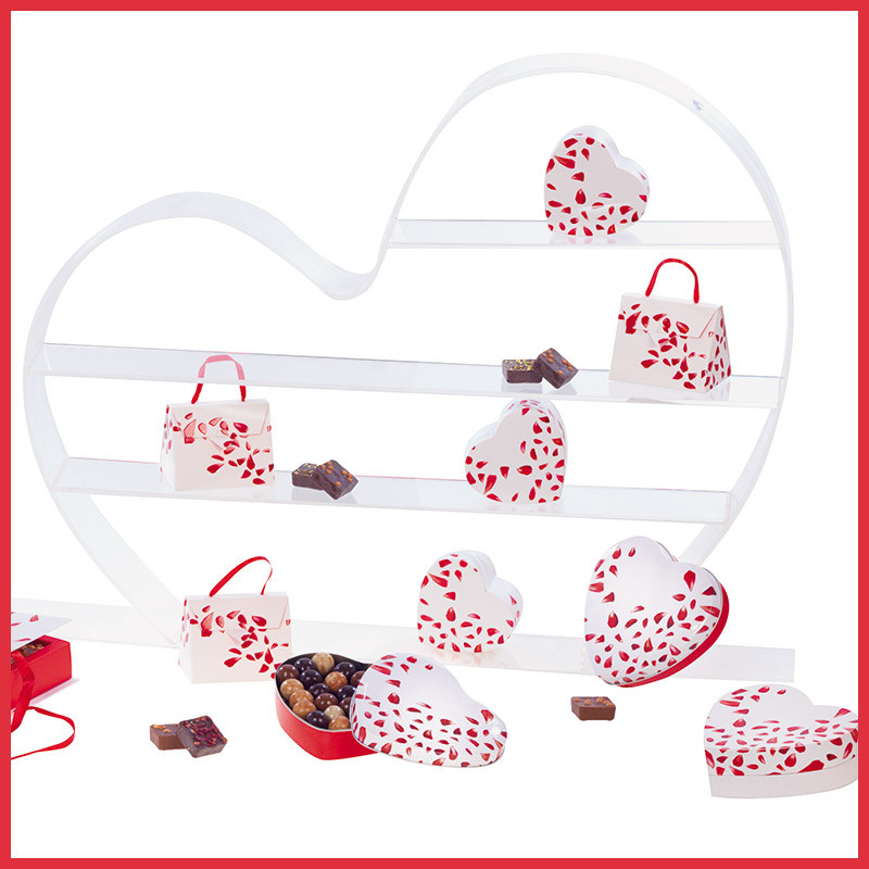 Packagings chocolats et présentoir cœur pour vitrine de St-Valentin !